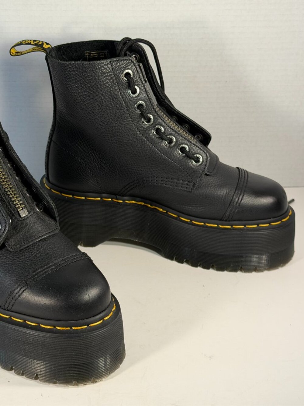 Women's Size 8 Dr Martens Sinclair Boots - Picture 8 of 16